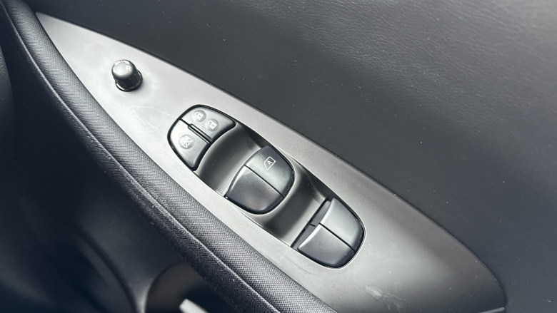 Nissan LEAF 110kW Acenta 39kWh 5dr Auto Electric Hatchback